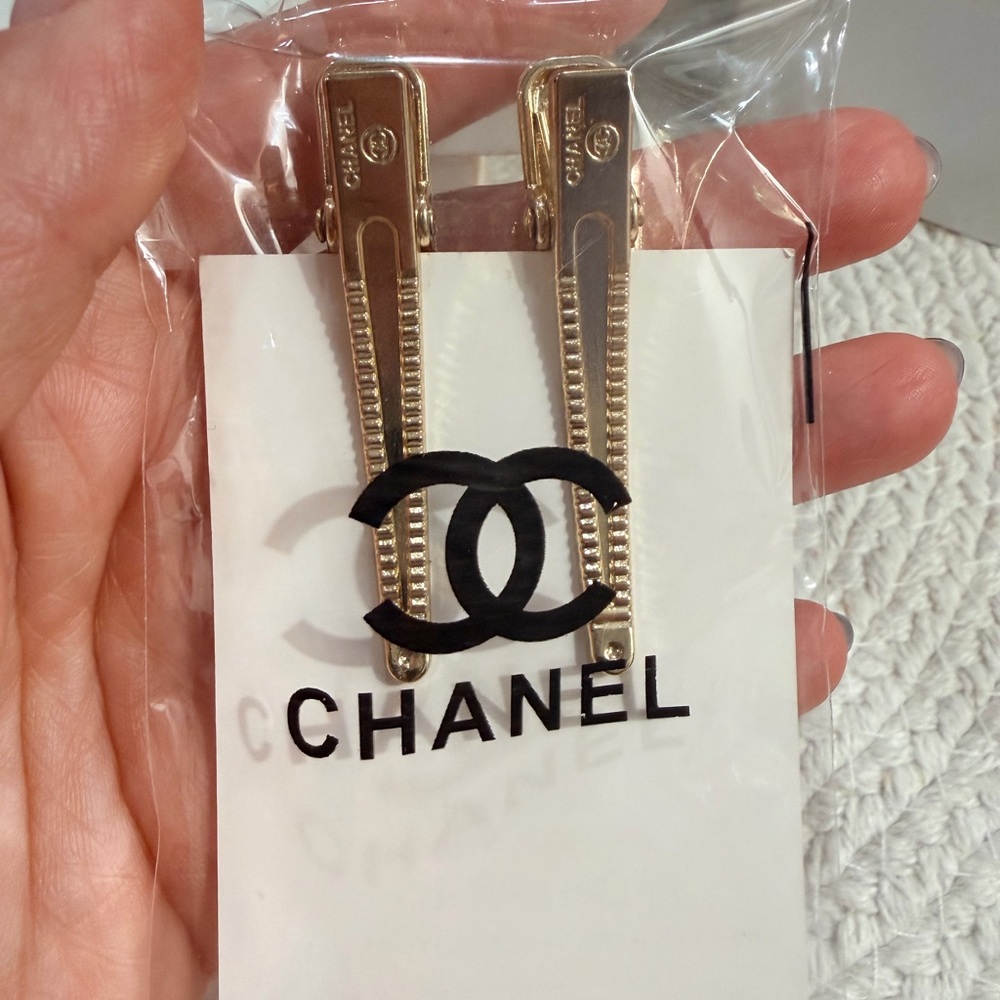 Compliments of CHANEL - 2 Gold Rhinestone Metal Hair Clips - New in bag - Picture 6 of 11
